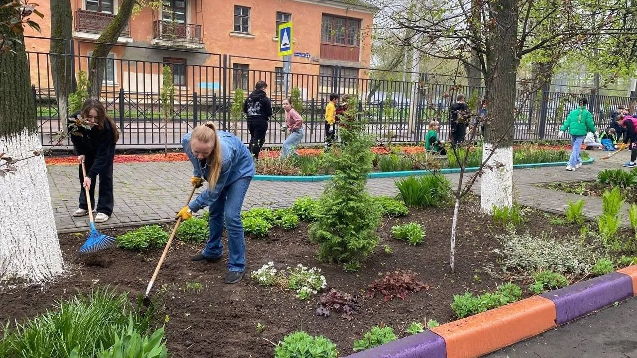 В Воскресенске  горожане приняли активное участие в акции «День добрых дел»: провели субботник и высадили деревья