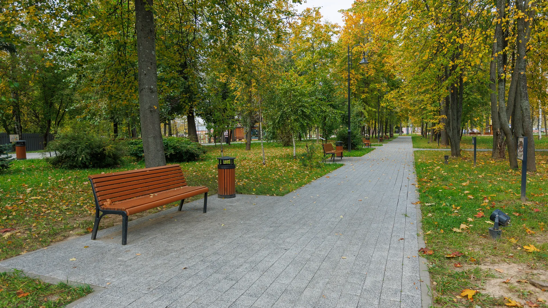 Парк «Киово» в Лобне осенью
