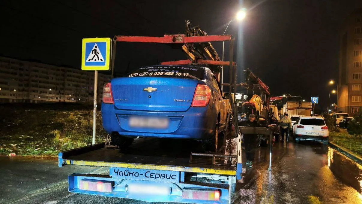 В Ленинском округе переместили на штрафстоянку несколько десятков машин