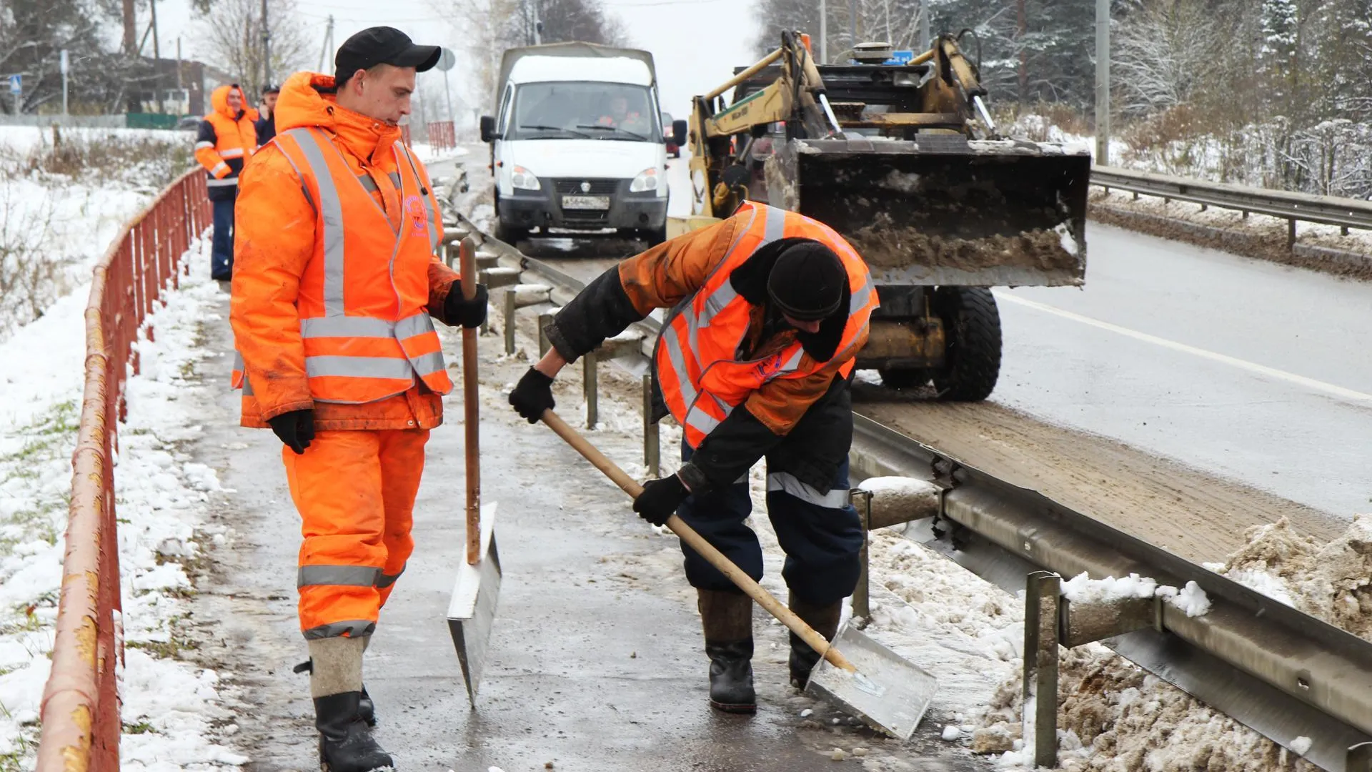 Дорожники провели ремонт ограждений в 10 округах Подмосковья