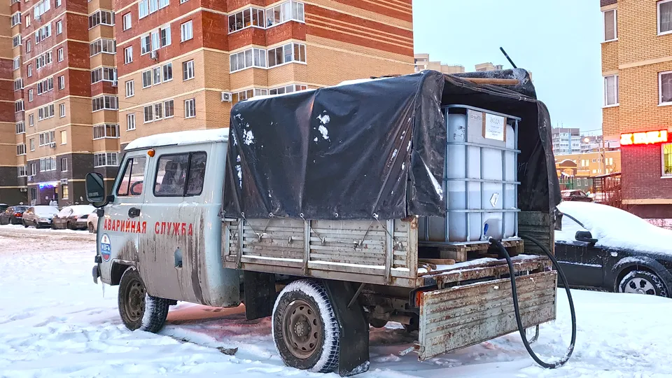 Подвоз воды организован в Лукино-Варино. Фото: Валерия Тингаева