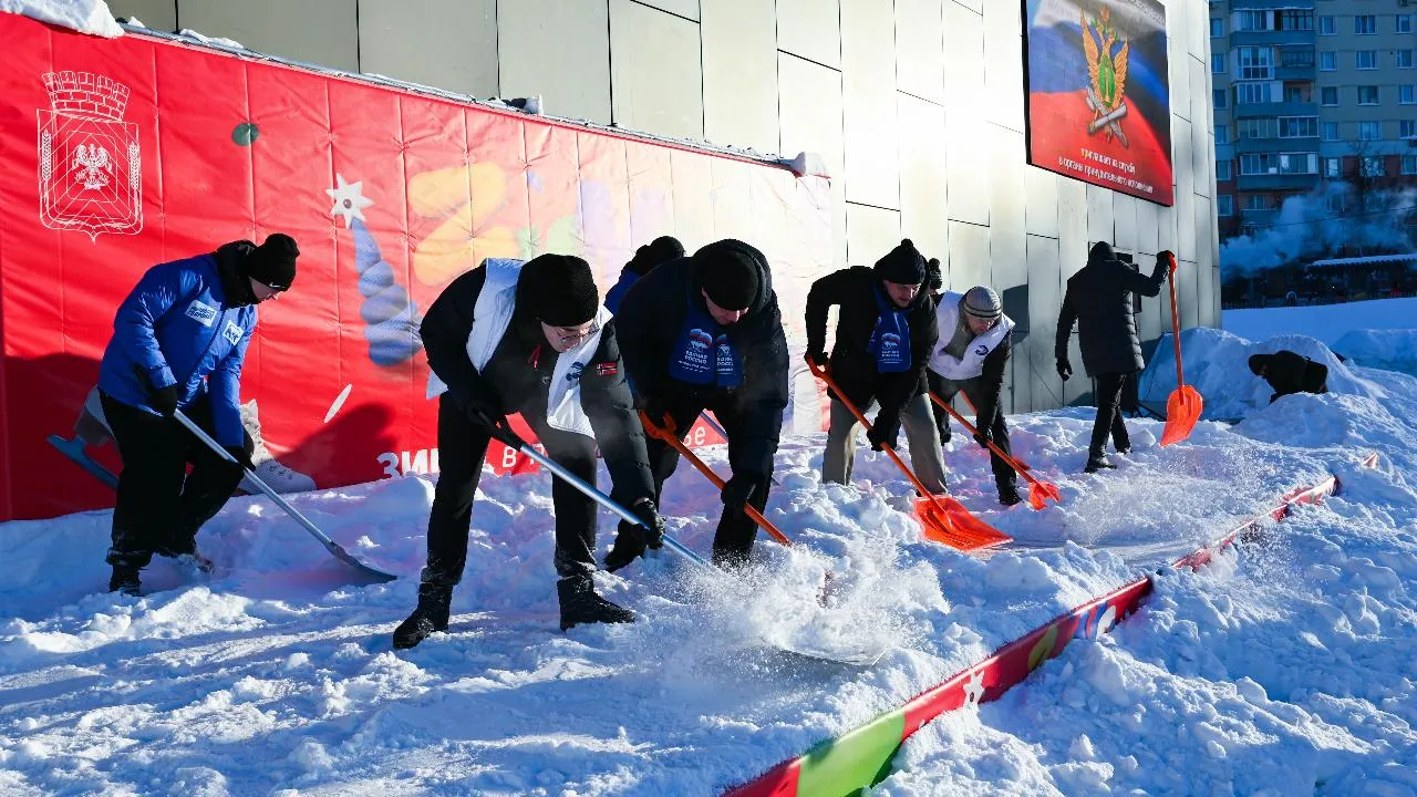 В субботу единороссы вместе с жителями Подмосковья очистили от снега около 500 площадок