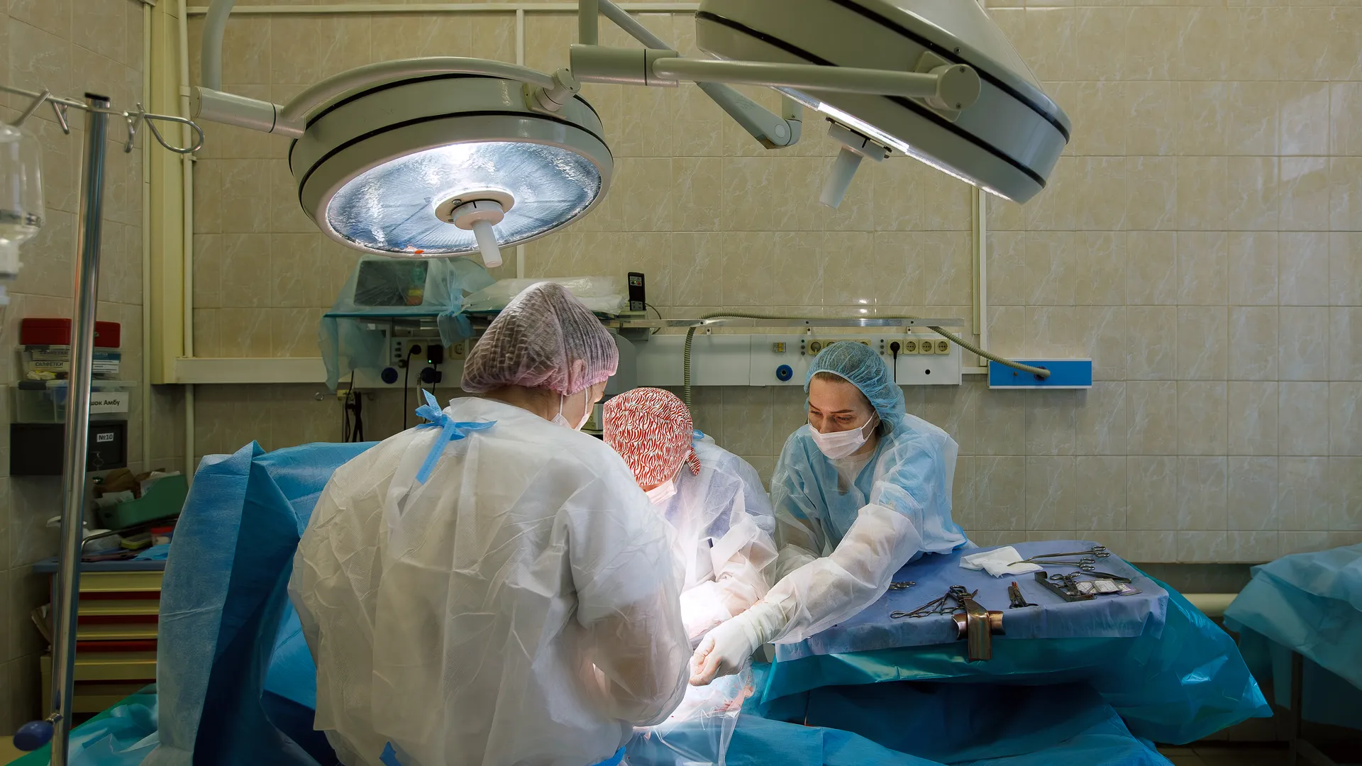 Две клинические смерти за ночь: Пациентке после липосакции давали плацебо вместо реальной помощи