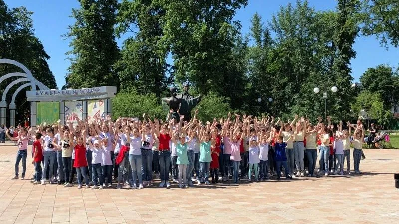 Три тысячи человек станцевали в Подмосковье по случаю Дня эколога