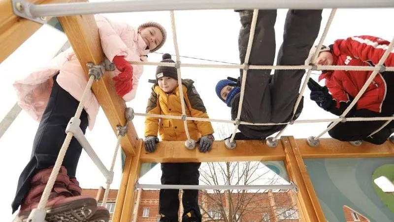 Свыше 800 детских площадок заменили в Подмосковье в 2022 году