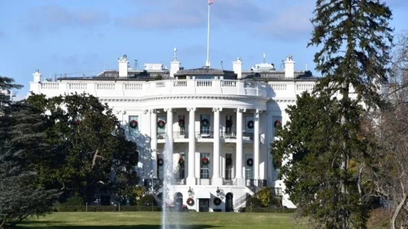 Россияне атаковали Белый дом США с поздравлениями Путину
