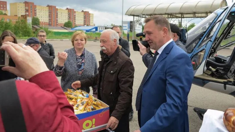 Ведущие и артисты проводят благотворительную акцию в Дубне в День защиты детей