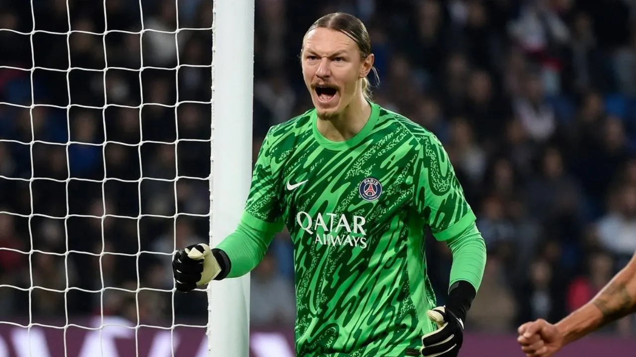 Тренер ПСЖ назвал сильное качество Матвея Сафонова