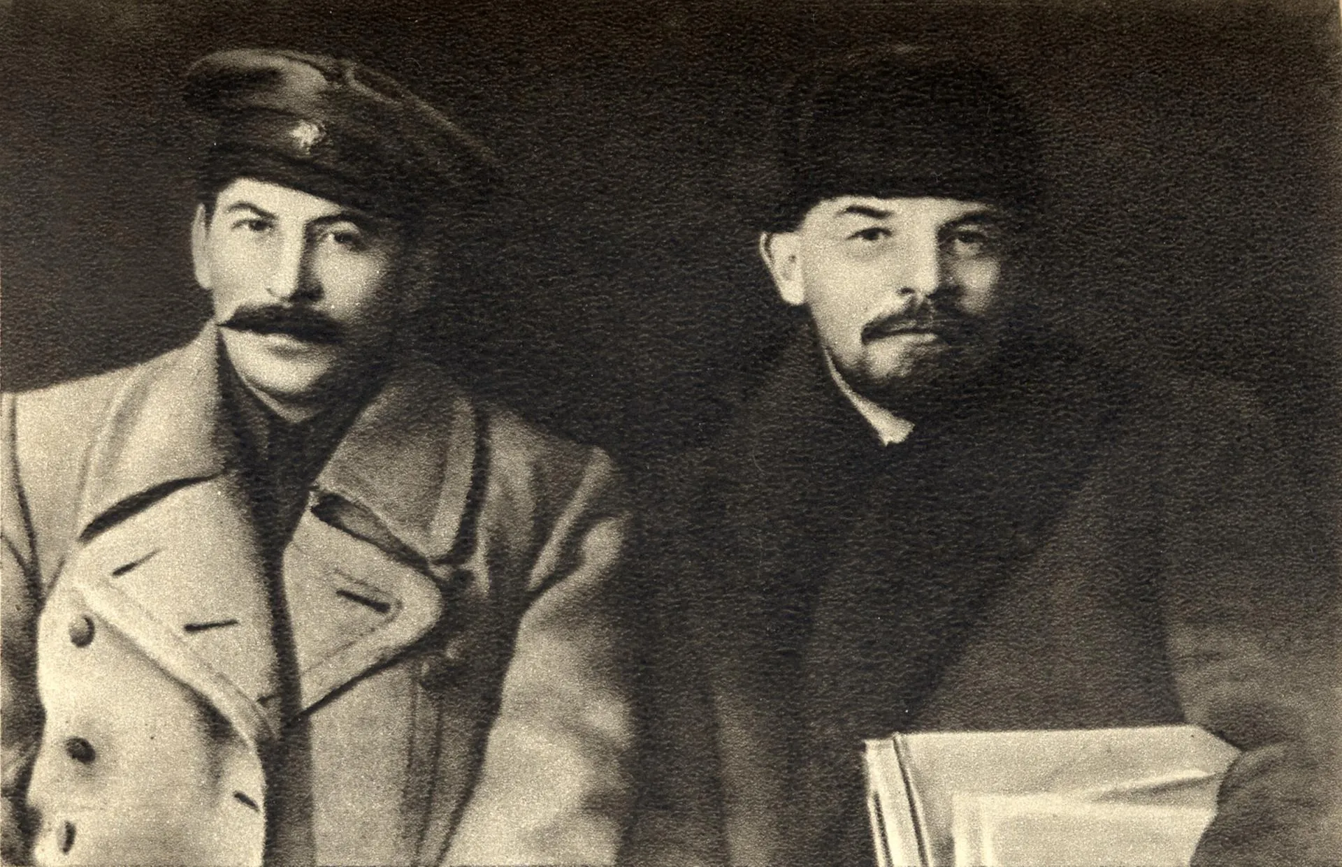 Иосиф Сталин и Владимир Ленин, 1919 год.