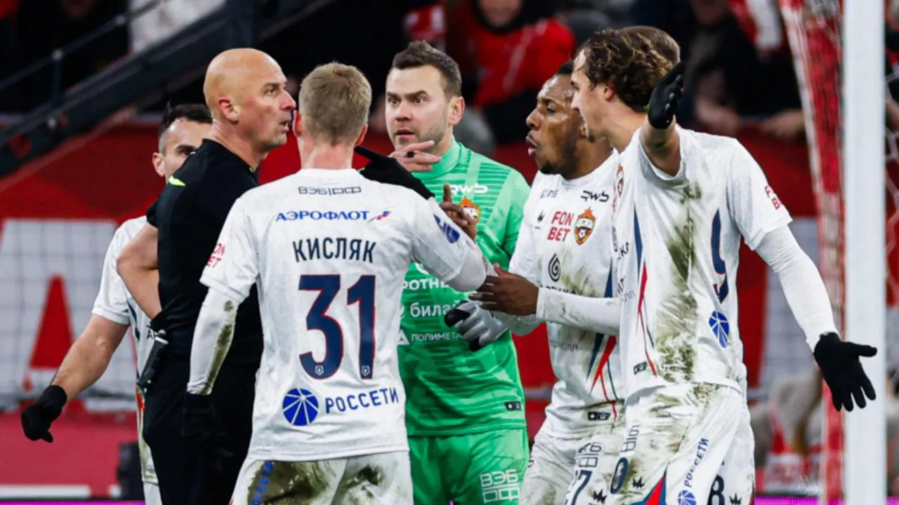 ЦСКА не нашел поддержки в ЭСК: комиссия подтвердила правильность решений Карасева в матче со «Спартаком»