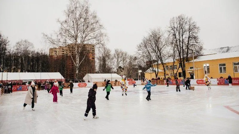 Новый искусственный каток открыли в Центральном парке городского округа Пушкинский