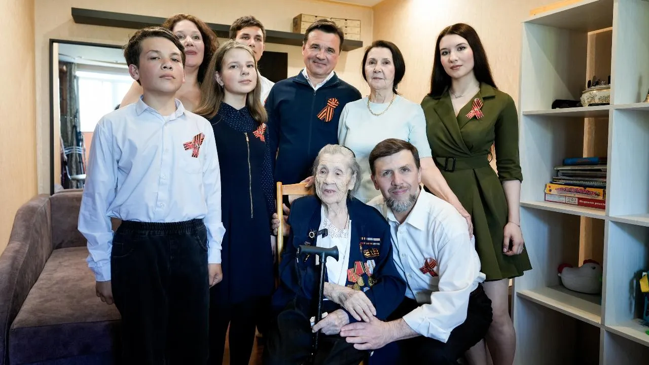 Губернатор Подмосковья поздравил с Днем Победы ветерана Великой Отечественной войны Клавдию Ровинскую