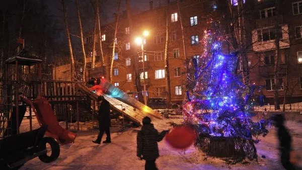 В Подольске восстановили освещение на детской площадке
