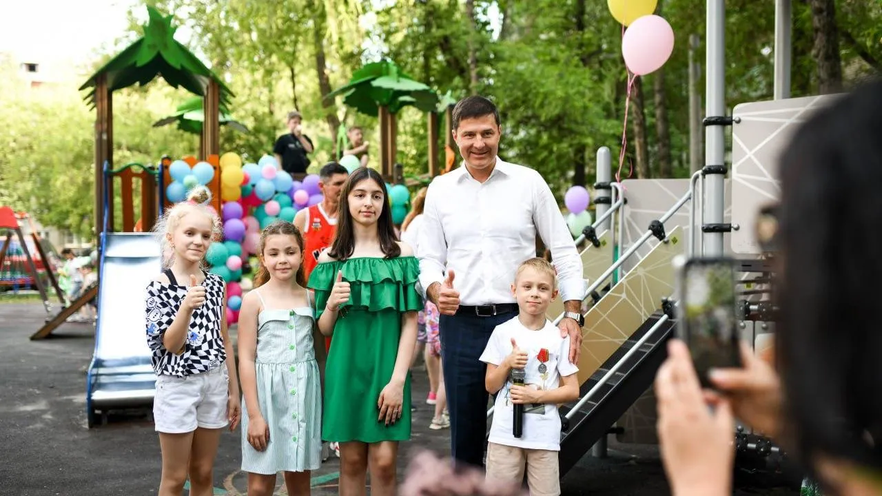 Новую детскую площадку установили в Люберцах по просьбе сына бойца СВО