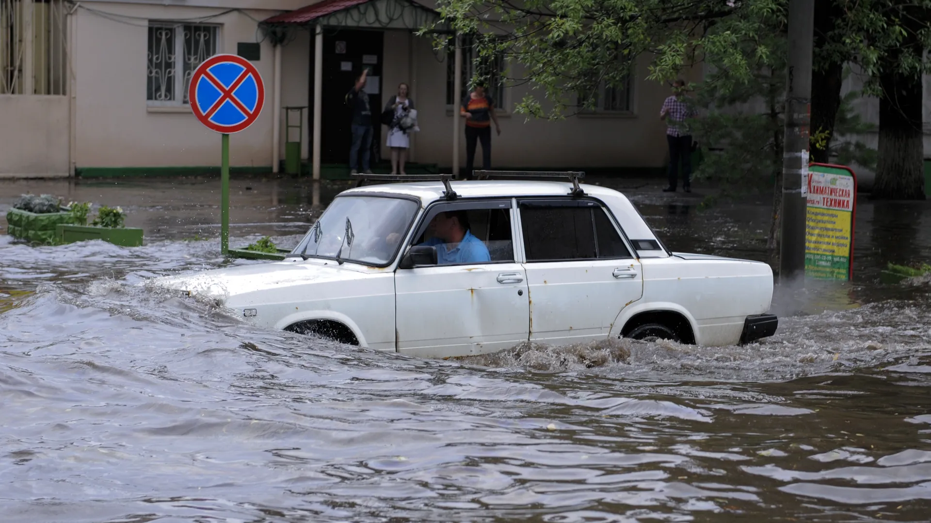 Сильный ливень прошел в Москве