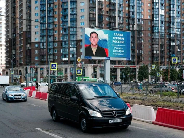 Нужно ли рекламировать героев СВО на билбордах  — мнение эксперта
