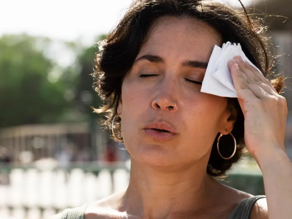 «Может привести к инфаркту»: почему опасно прекращать лечение сердечно-сосудистых недугов в период «погодных качелей»