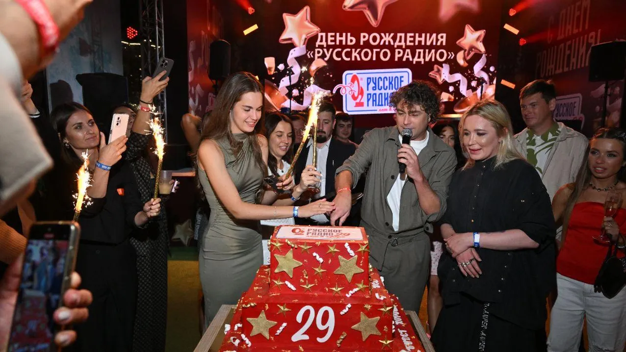 Российские звезды поздравили «Русское Радио» с 29-летием