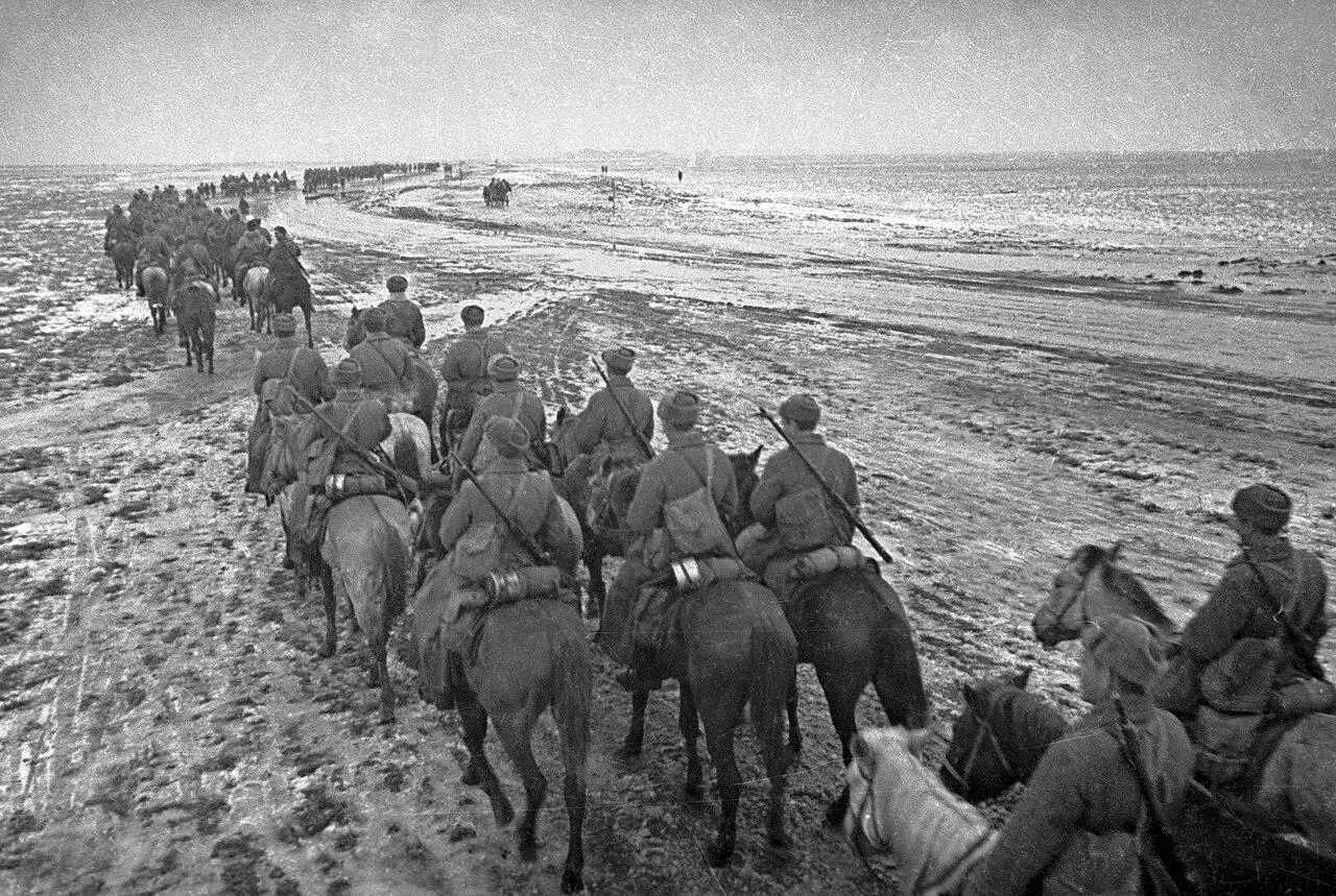 Части 4-го гвардейского кавалерийского корпуса на марше, 1 апреля