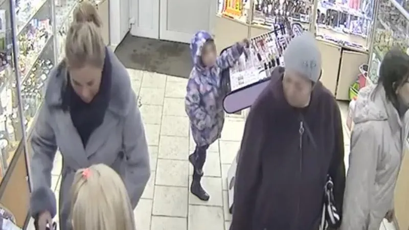 Женщина с ребенком совершили двойную кражу в парфюмерном магазине Красногорска