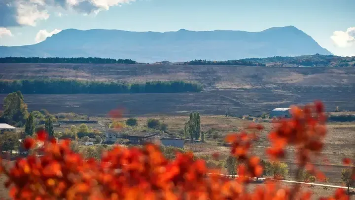 Силуэт Чатыр-Дага (фото РИА Новости/Сергей Мальгавко)