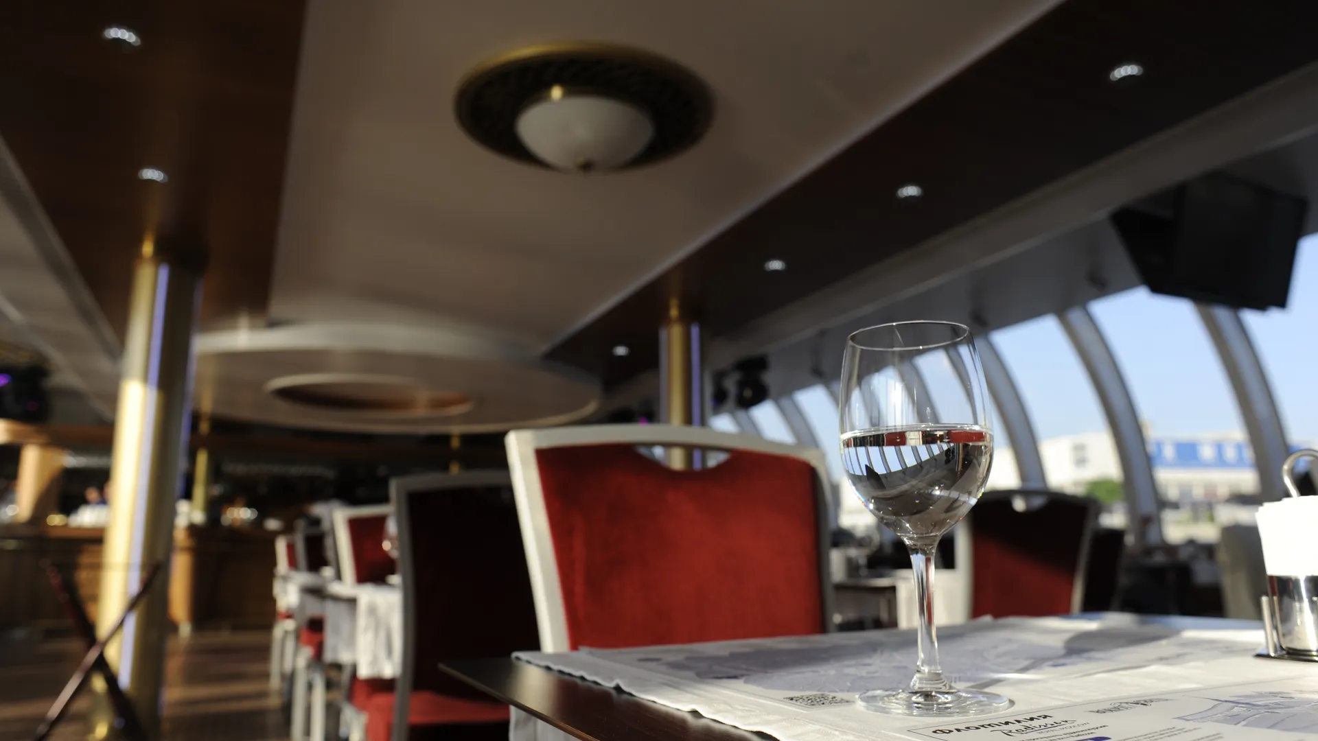 В «Кофемании» в Москве кипяток пробили в чеке по 700 рублей, назвав его загадочно «инфьюз»