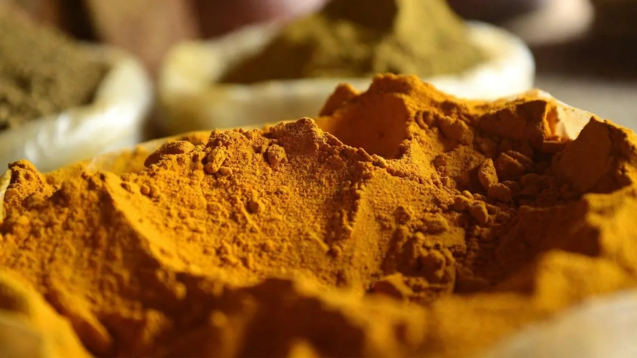 Названа специя, которая защищает сосуды от воспалений и снижает холестерин