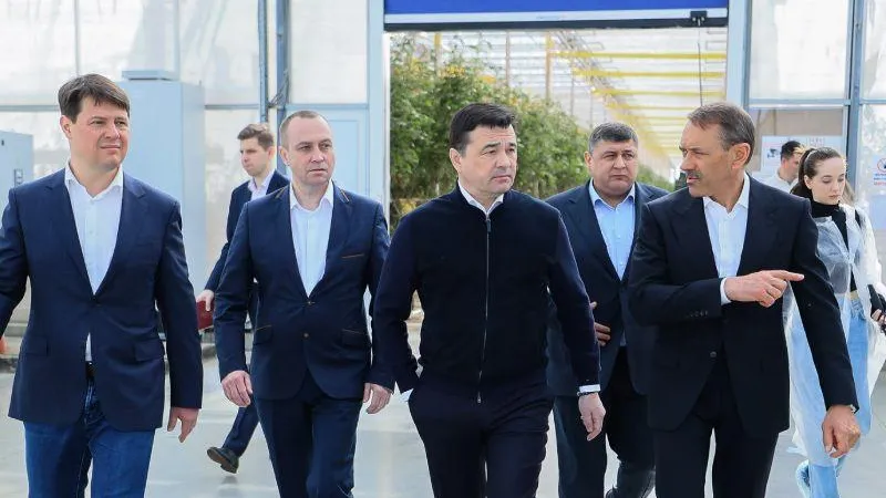 Губернатор Подмосковья проверил работу крупного тепличного комплекса в Воскресенске