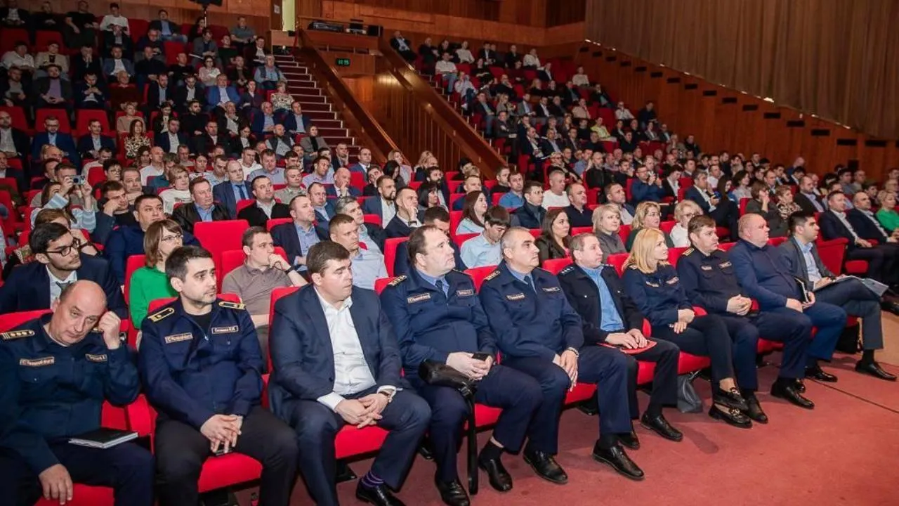 Весеннюю уборку дворов и подготовку МКД к следующей зиме обсудили в Подмосковье
