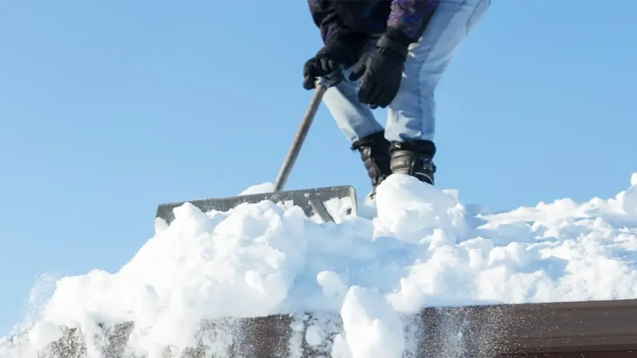 Гении Балашихи решили проблему: как пластиковый трап решил проблему уборки крыш