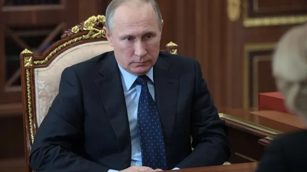 Путин поручил ужесточить наказание за незаконные перевозки пассажиров