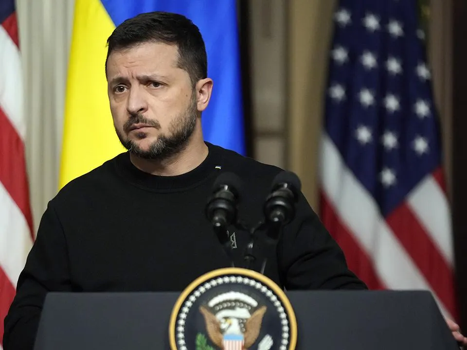 Подставил Байдена: политолог объяснил, почему США больше не дадут Зеленскому деньги