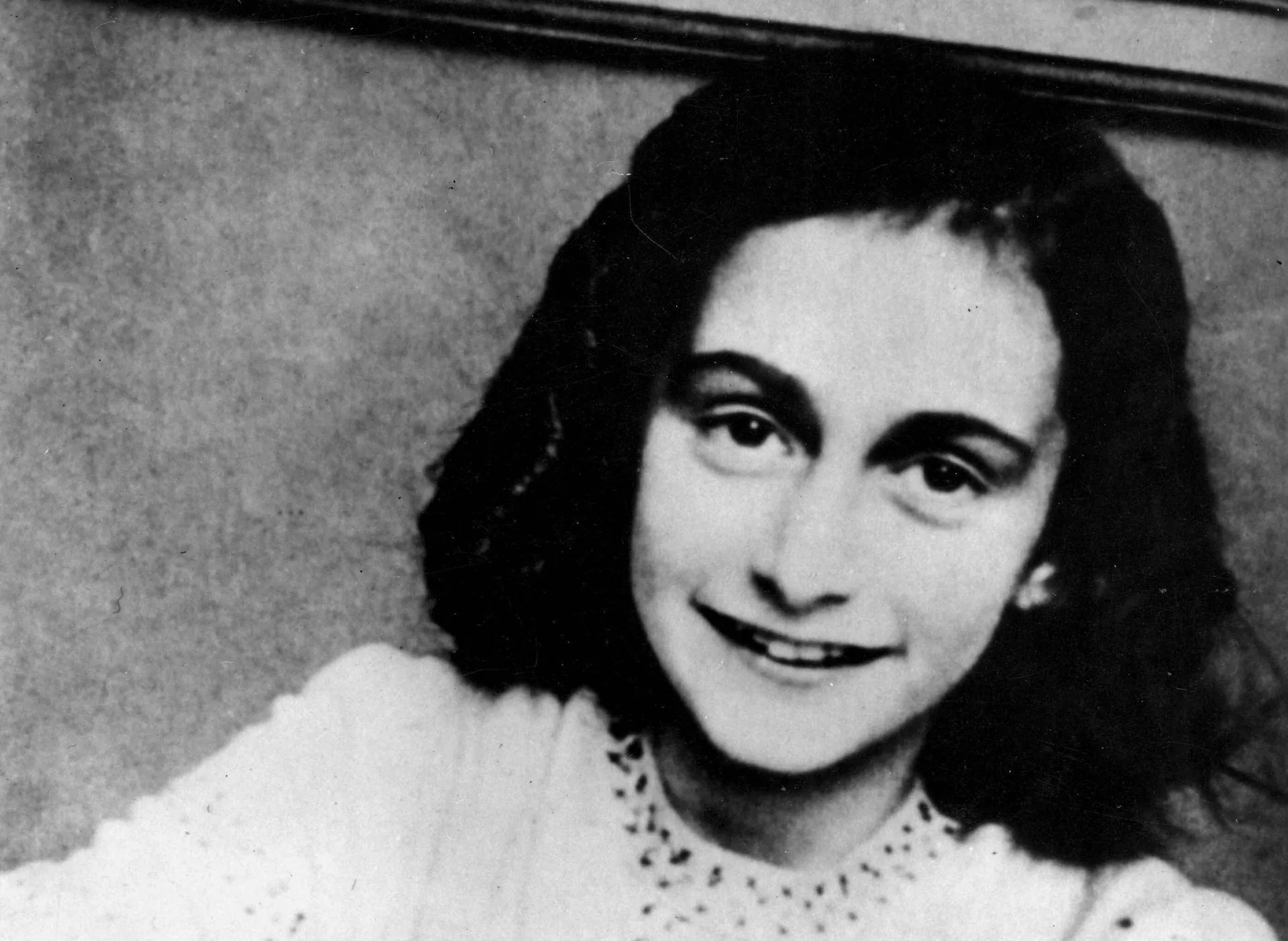 Анна Франк умерла от тифа в лагере Берген-Бельзен в конце февраля — начале марта 1945 года. imago stock&people, via www.imag/www.imago-images.de