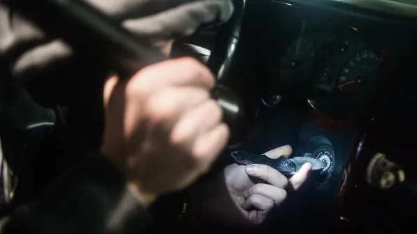 В Питере угнали Jaguar XE стоимостью более 3 млн рублей