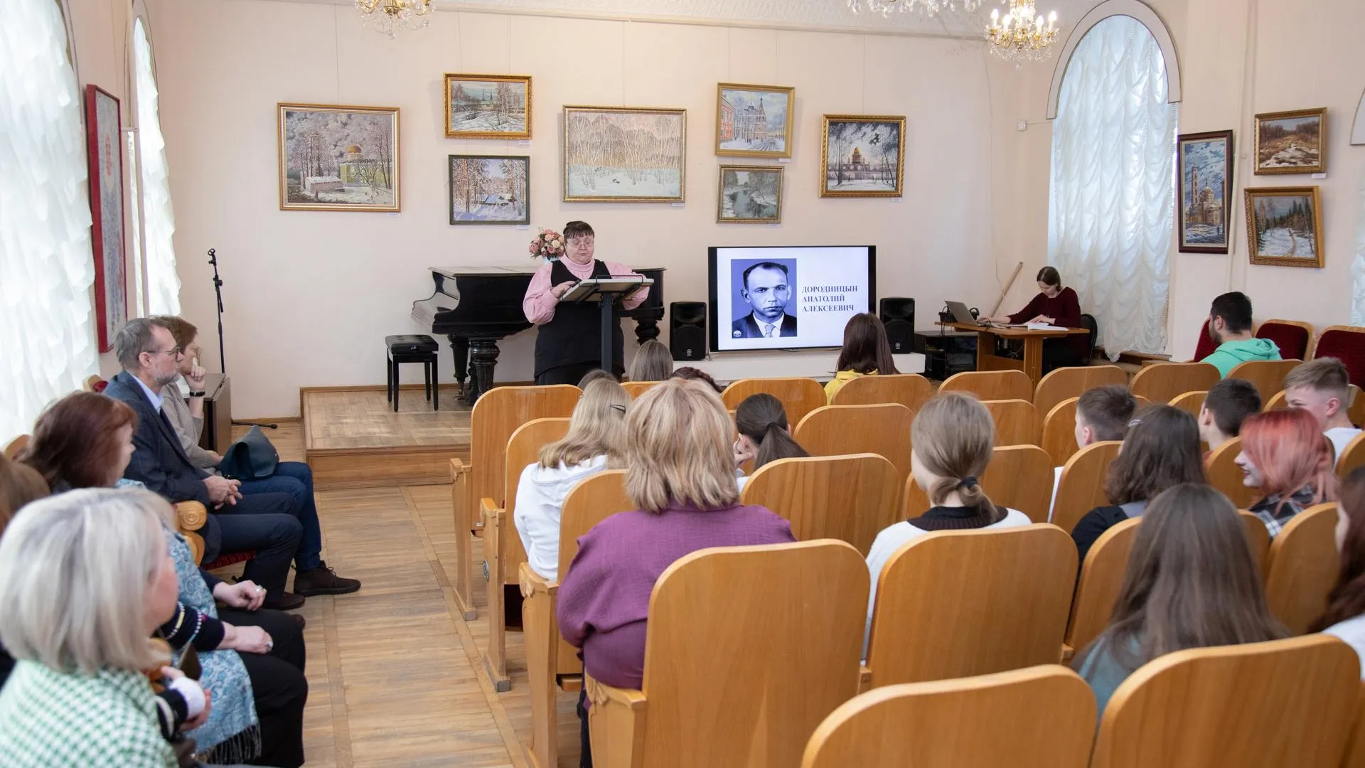 В Каширском музее открыли тематическую выставку ко Дню науки