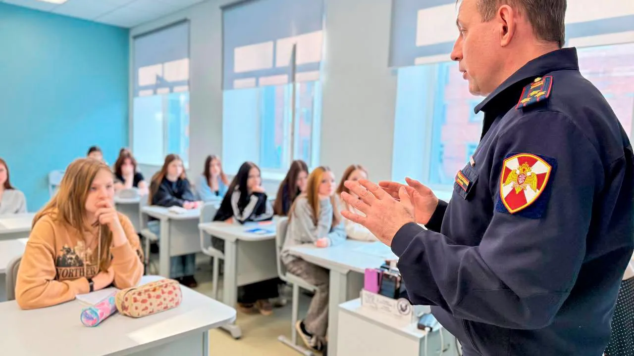 Росгвардейцы провели профориентационное занятие для студентов в Дмитрове