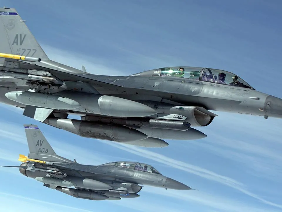Политолог прокомментировал поставки F-16 на Украину