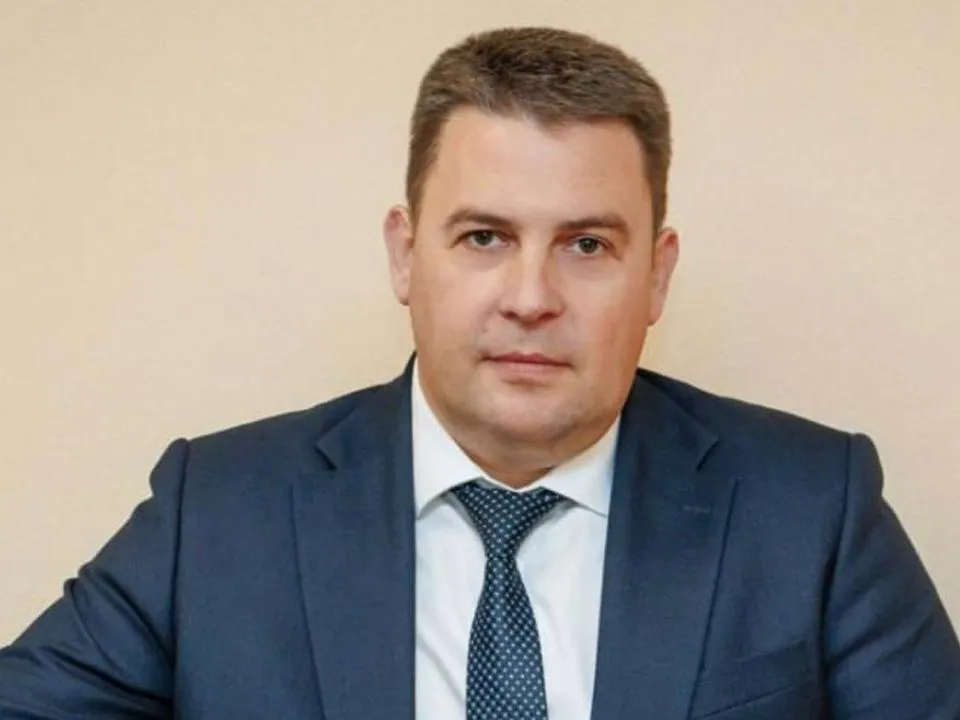 Из сантехника в чиновники: чем прославился задержанный мэр Владимира Наумов — как он связан с ритуальной ОПГ