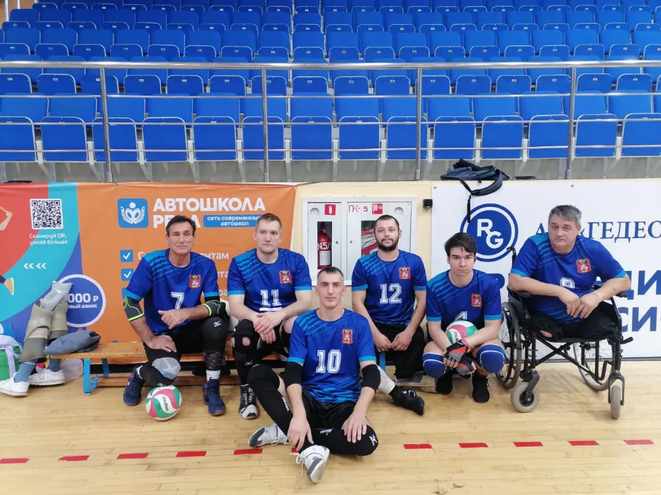 Максим Хлебов и его коллеги по сборной Московской области по волейболу сидя. Фото: личный архив Максима Хлебова