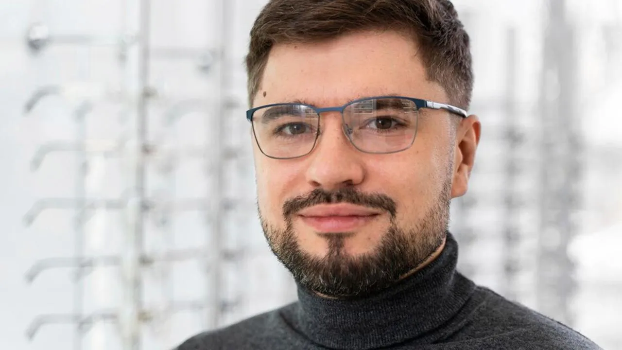 «Улучшает качество слезной пленки»: офтальмолог рассказал, как можно укрепить зрение без помощи врачей