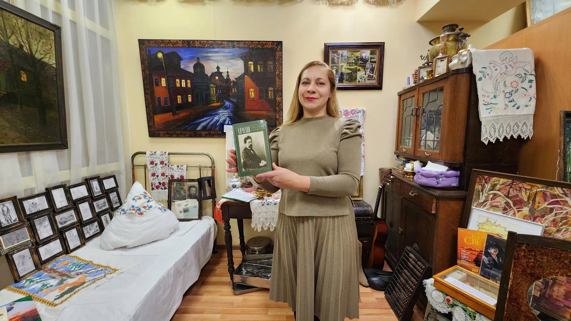 Светлана Евтушенко и её музейная выставка в Ершово. фото: Хавива Фонина