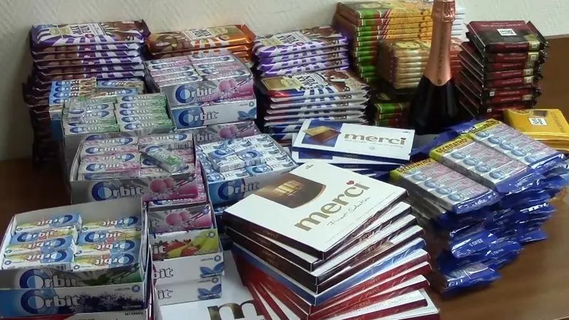 Тысячу жвачек и полторы сотни шоколадок украл вор-сладкоежка из магазинов в Луховицах