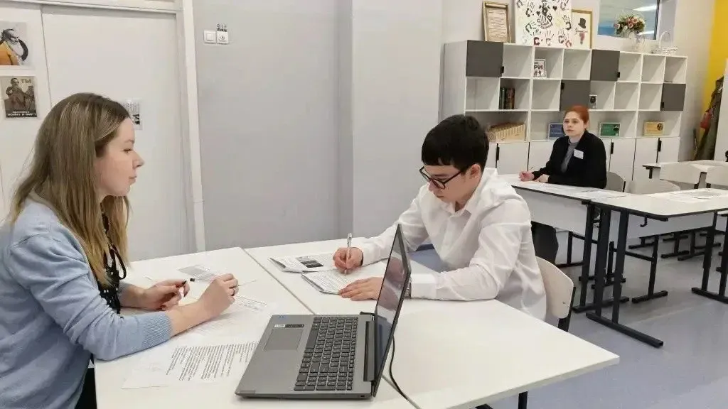 В Подмосковье итоговое собеседование по русскому языку прошли более 100 тыс. девятиклассников