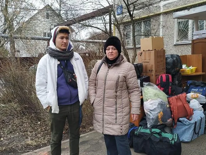 Мать с сыном из Подольска, которых выгнали из съемной квартиры, живут на улице