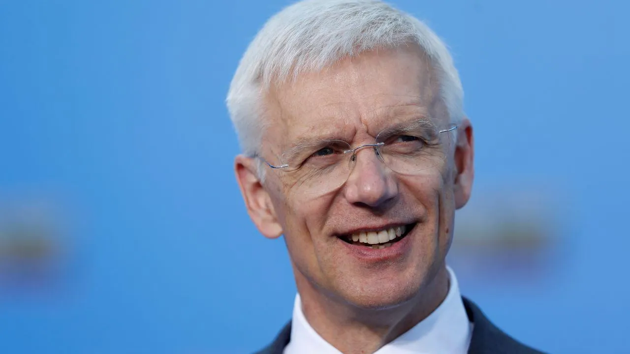 Премьер-министр Латвии подал в отставку