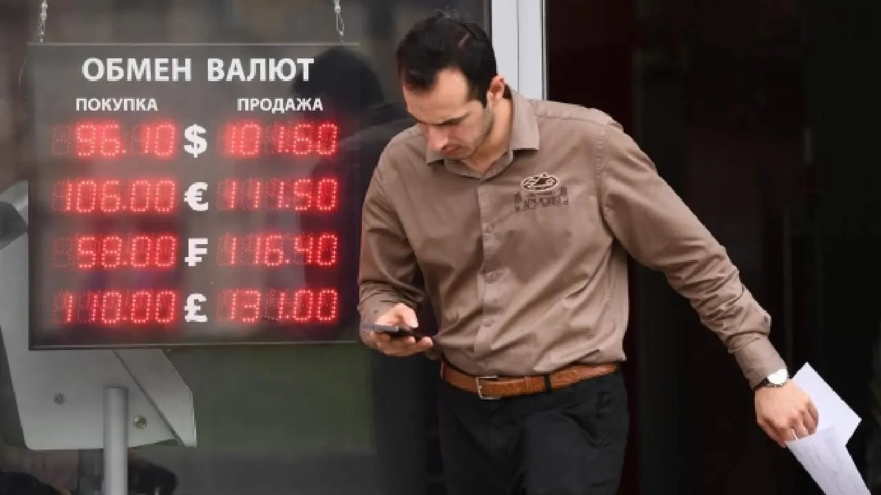 ЦБ поднял курс доллара и евро на 7 сентября