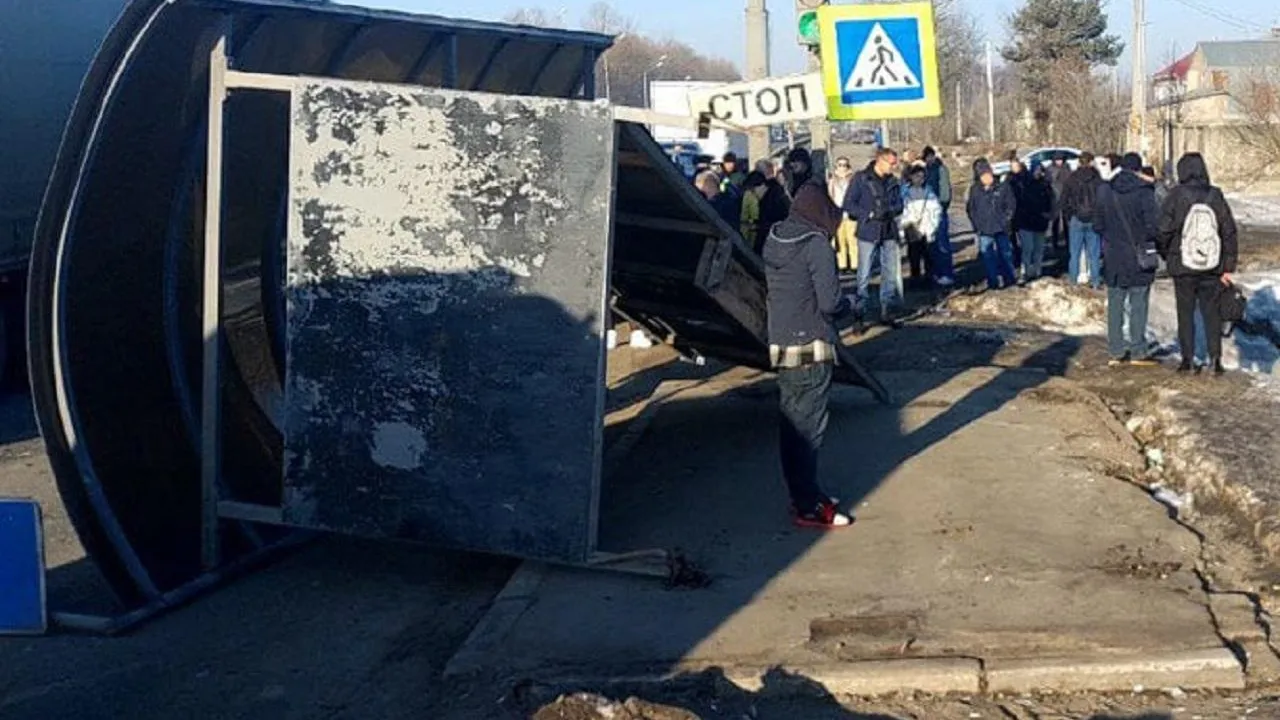 Автобусы девяти маршрутов в Подмосковье следуют с увеличенными интервалами из-за ДТП на остановке