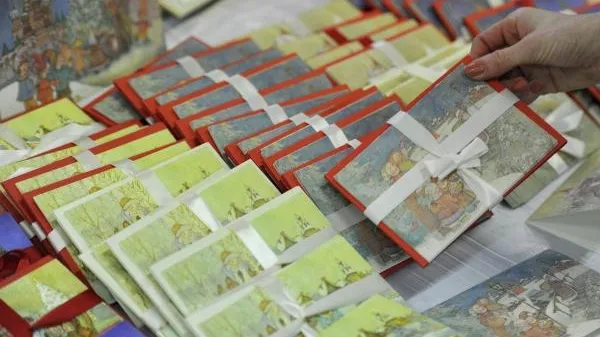 Новогодние открытки с поздравлениями появятся в автобусах «Мострансавто» в Подмосковье