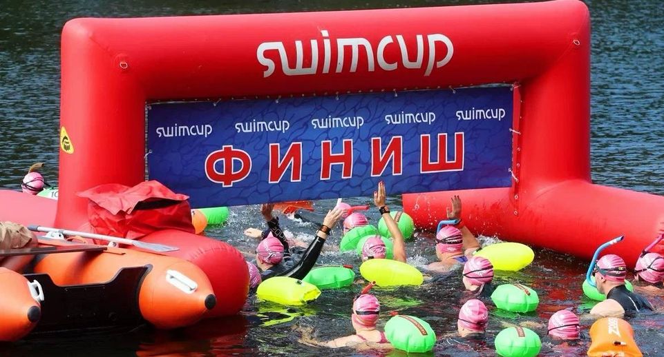 Свыше 400 спортсменов стали участниками заплыва на водохранилище в Мытищах