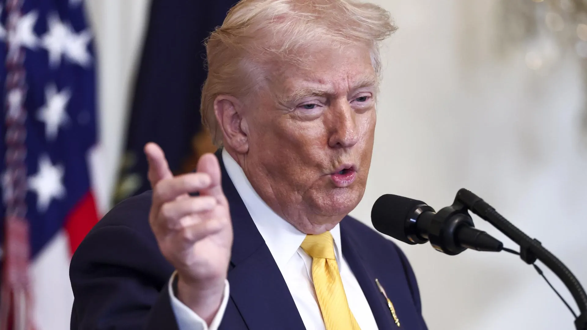 Jim LoScalzo — Pool via CNP/Keystone Press Agency